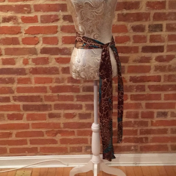 Bebe versatile satin leaped scarf. - Picture 4 of 6